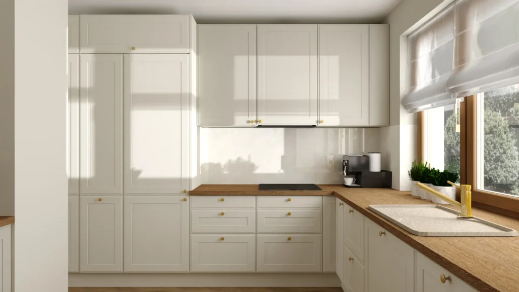 Aranżacje kuchni nowoczesnych – jasna kuchnia w kształcie litery U z białymi frontami, drewnianym blatem i dużym oknem nad zlewem